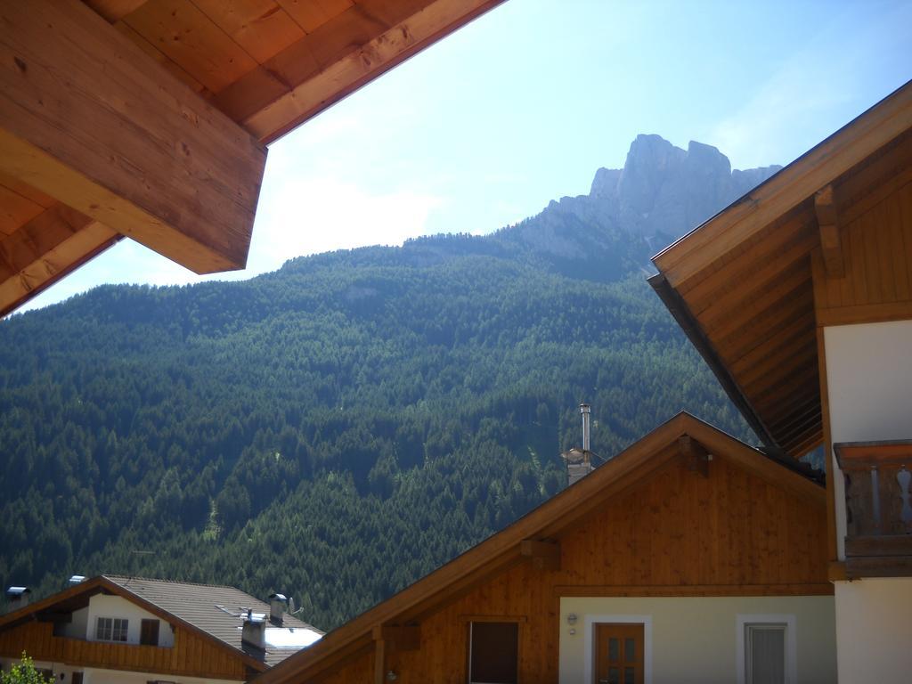 Villetta Enrosadira Vigo di Fassa Værelse billede